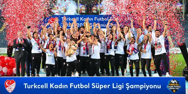 ABB FOMGET Süper Lig şampiyonluğunu doyasıya kutladı