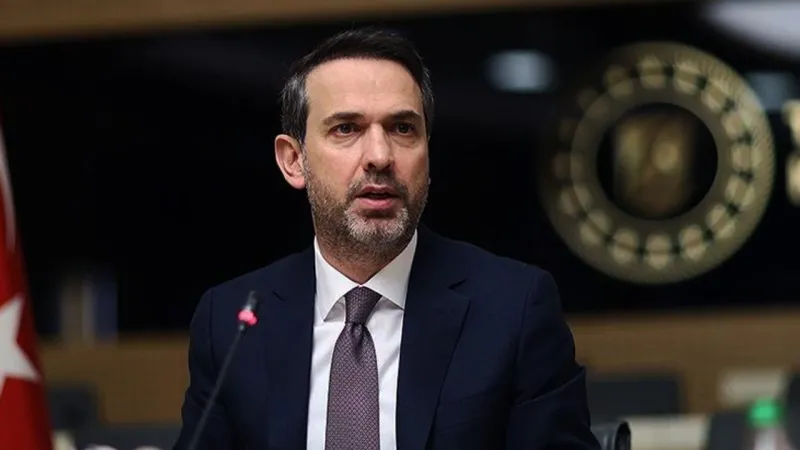 Bakan Bayraktar: Doğalgaz fiyatları yukarı gidebilir