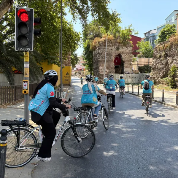 Tarihi Yarımada'da Pedal Çevir! Fatih'ten Bisiklet Turu Sürprizi