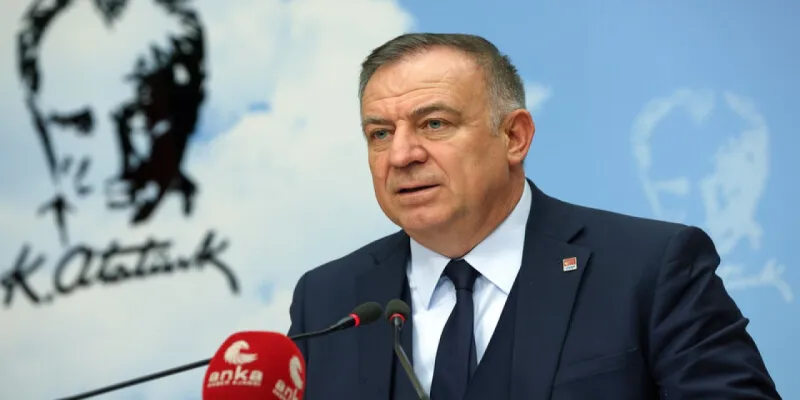 CHP'li Gökan Zeybek: Gençler susmayacak