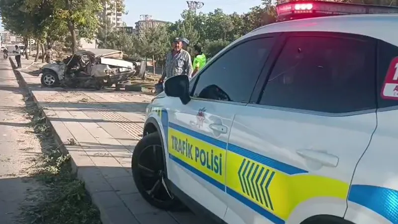 Gaziantep'te 3 aracın karıştığı kazada 10 kişi yaralandı