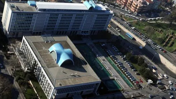 İBB'ye yönelik 3. dalga operasyonda 20 şüpheli adliyeye sevk edildi