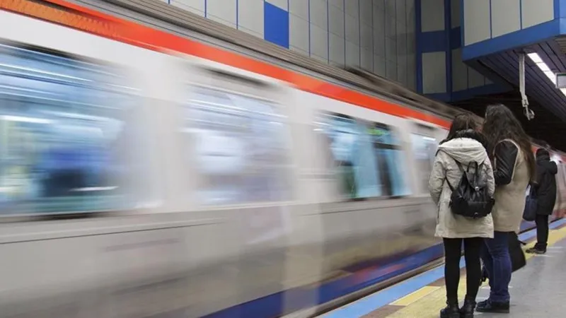 İstanbul'da metro seferlerine 'şampiyonluk kutlaması' düzenlemesi