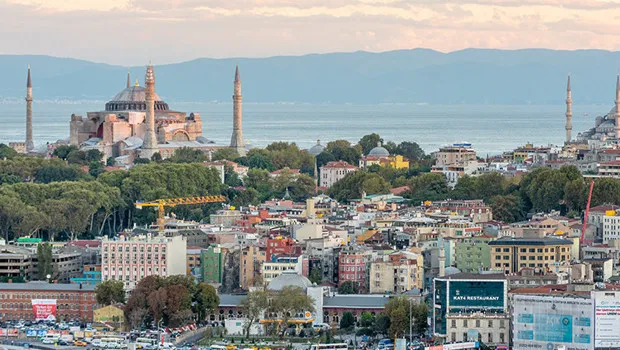 İstanbul'un imajına zarar veriyorlar! Taciz boyutuna varmıştı... Valilik yeni önlemler aldı: 50 santimden fazla yaklaşamayacaklar