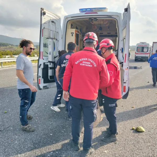 Kamyonet otomobile çarptı: 1 ölü, 1 yaralı