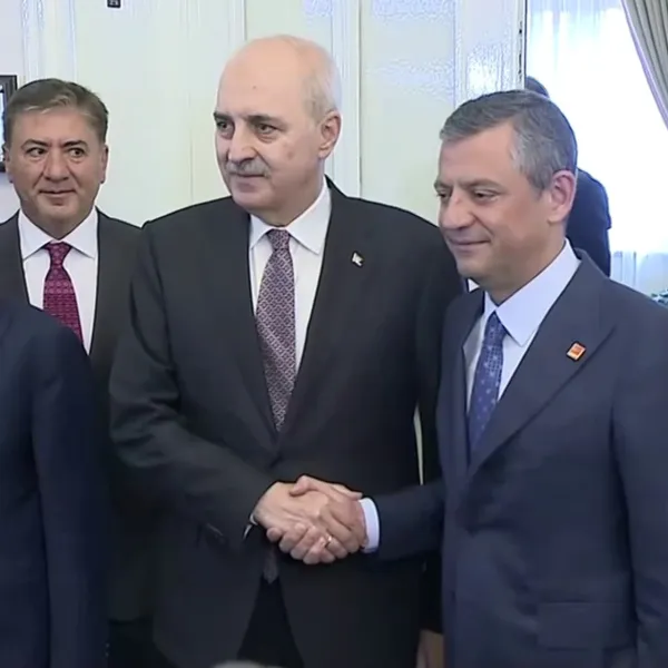 Kurtulmuş, Özel ile bir araya geldi