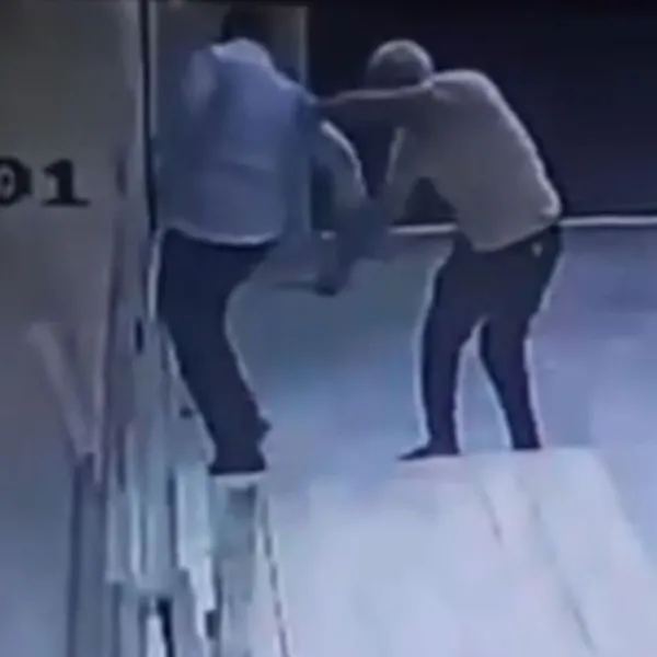 Müezzini bıçakladı! 