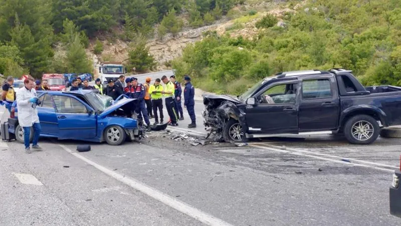 Antalya'da Korkunç Kaza! Ölü ve Yaralılar Var!