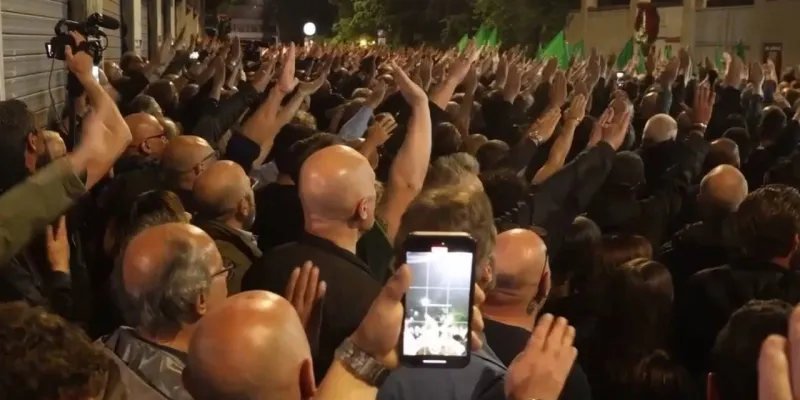 İtalya Şokta! Neofaşistler Nazi Selamıyla Anma Yaptı!