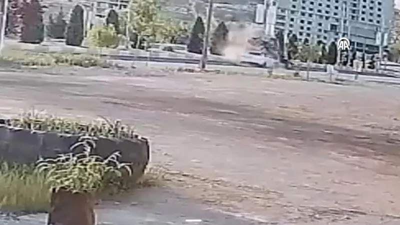 Kaza Anı Kamerada: Otomobil Su Tankerine Çarptı! Şok Detaylar
