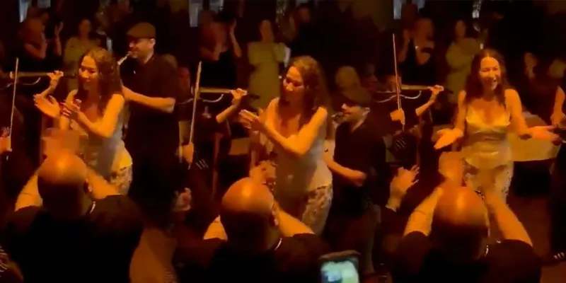 Çiğdem Sabancı'dan Boşanma Kutlaması! Avukatlarla Göbek Şov!