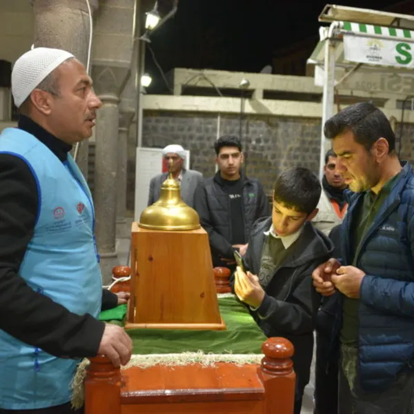 Siverek'te Sakal-ı Şerif ziyareti Ramazan'da yoğun ilgi görüyor