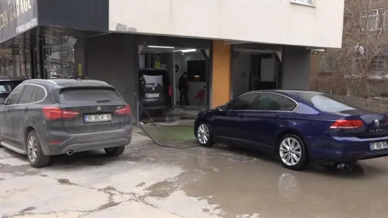 Muş'ta Toz Taşınımı Sonrası Oto Yıkamacılar Bayram Etti!