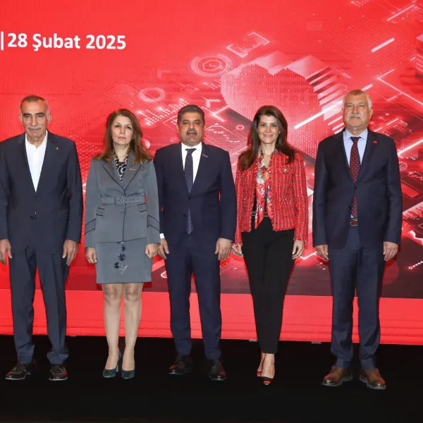 Vodafone ve TÜRKONFED KOBİ'lerin Dijital Dönüşümü İçin Adana'da Buluştu