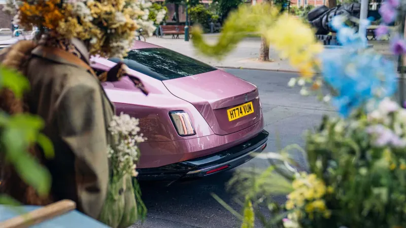 Rolls-Royce, Spectre Velvet Orchid'i tanıttı!