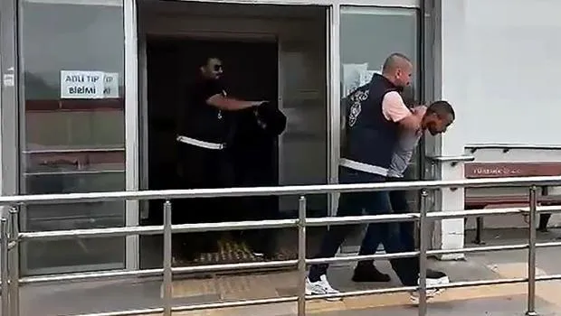Sebebi karşı çıkmaları... Sevgilisinin ailesine silahlı saldırıya giderken yakalandı