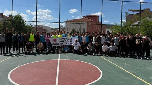 Tavşanlı Anadolu İmam Hatip Lisesi’nde mini futsal turnuvası