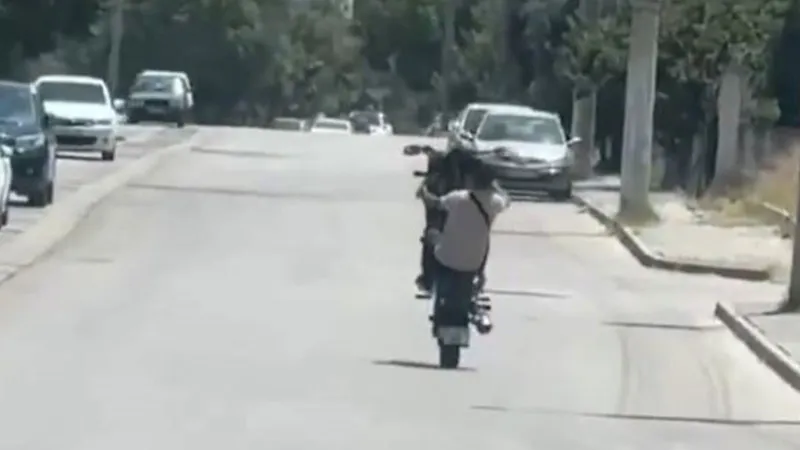 Trafikte akrobatik hareketler yapan motosikletliye 4 bin 153 lira ceza kesildi