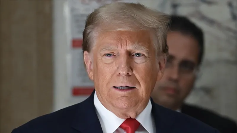 Trump, Macron'un "ateşkes için G7 zirvesinden erkenden ayrıldığı" yönündeki ifadelerini yalanladı